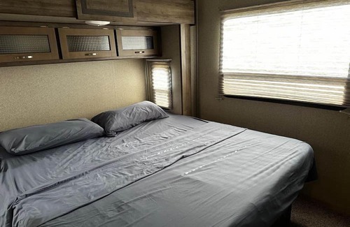 Bridge City House | Cozy 1 Bedroom RV in Bridge City with Family-Friendly Amenities