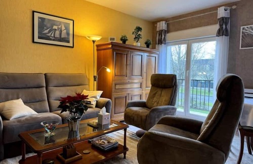 Maurepas House | Charming Maison de Ville with Outdoor Space for Families