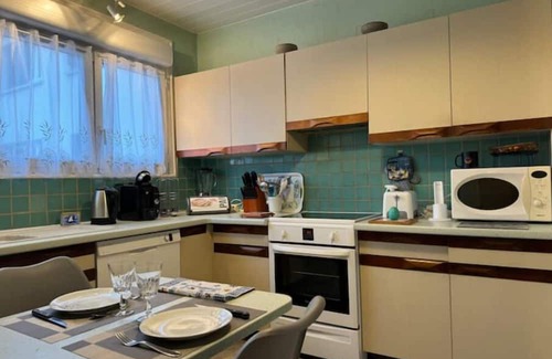 Maurepas House | Charming Maison de Ville with Outdoor Space for Families