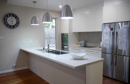Caringbah South House | Elegant 2-Story Home Near Sydney CBD & Cronulla Beach