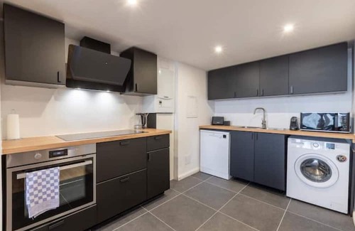 Upper Town Apartment | Exceptional 3BR Penthouse in Flagey – Family Friendly Stay