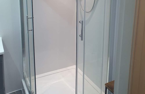 Withington Apartment | Top-Rated ORCHARD Bubbleroomss with Kitchen Amenities
