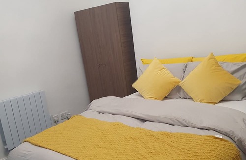 Withington Apartment | Top-Rated ORCHARD Bubbleroomss with Kitchen Amenities