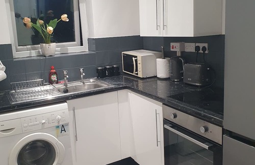 Withington Apartment | Top-Rated ORCHARD Bubbleroomss with Kitchen Amenities