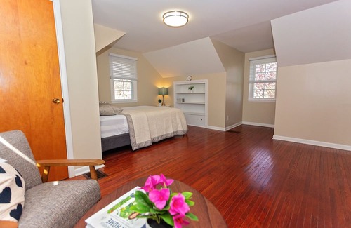 Batavia Cottage | Family-Friendly Livia's Landing at the Golf Course Retreat