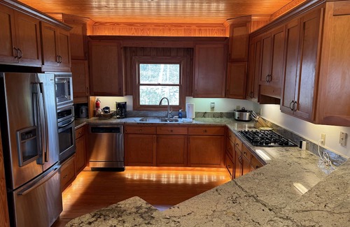 Mentone House | Relax at Our Home on the Lake with Ocean View & Breakfast