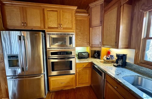 Mentone House | Relax at Our Home on the Lake with Ocean View & Breakfast