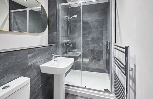 Heworth Apartment | Comfortable Stay at Apartment 2, Fourth Avenue for Families