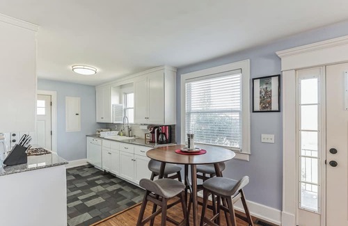 Woodbine House | Bluebird Bungalow – Chic 2 BDR Home Near Downtown!