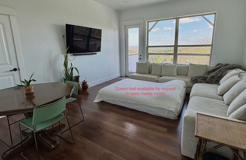 Boerne House | Exciting Texas Eclipse Pool Party Experience Awaits You