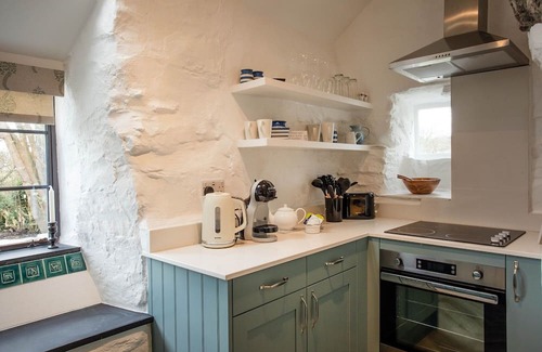 Pentrefelin Cottage | Discover a Cozy One Bedroom Cottage with Ocean Views