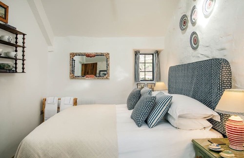 Pentrefelin Cottage | Discover a Cozy One Bedroom Cottage with Ocean Views