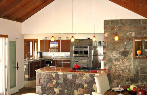 Windward Side Villa | Charming Champagne Cottage - Private Family Retreat Awaits