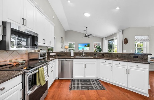 Greenview Shores House | Wellington Polo Retreat | Family Fun with Poolside Amenities!