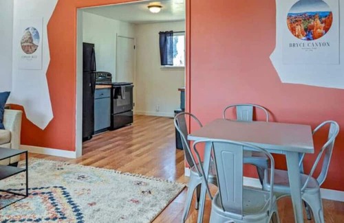 Kanab House | Relaxing Retreat with Hot Tub & Hammocks at Venture Base