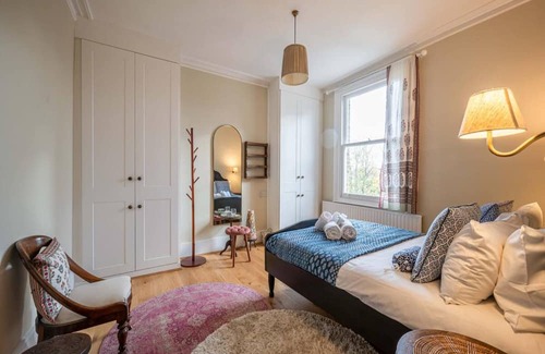 Penge Apartment | Stylish London Flat near Station - Ideal for Families