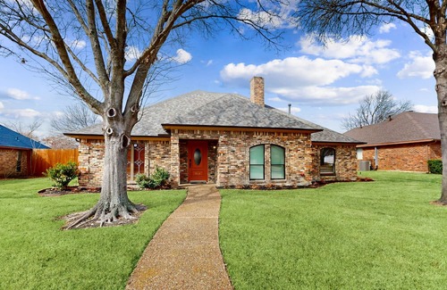Allen House | Pet-Friendly Retreat Near Downtown with Enclosed Backyard