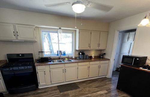 Fairfield House | Park view 2-bedroom home with outdoor dining and high speed WiFi in Fairfield