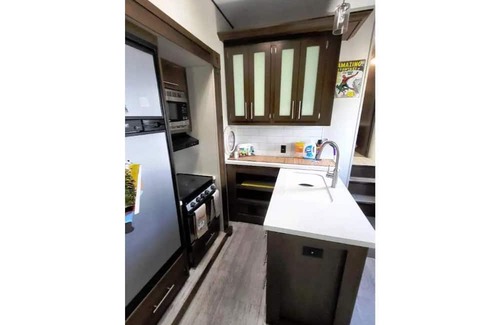 Harris House | Chill RV Camper: Pet-Friendly with Pool & Ocean Views