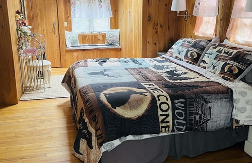 Sparrow Bush Cabin | Experience The Castros Cabin: Pet-Friendly Bliss Awaits
