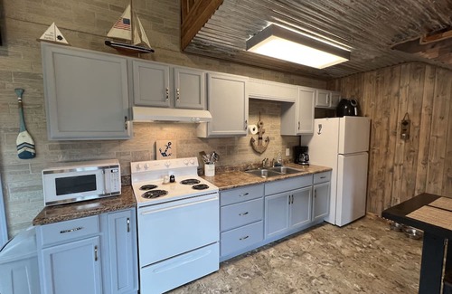 Higden Cabin | Inviting Cabin Retreat Near Greers Ferry Lake for Families
