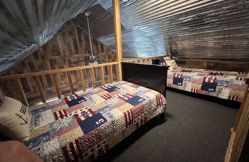 Higden Cabin | Inviting Cabin Retreat Near Greers Ferry Lake for Families