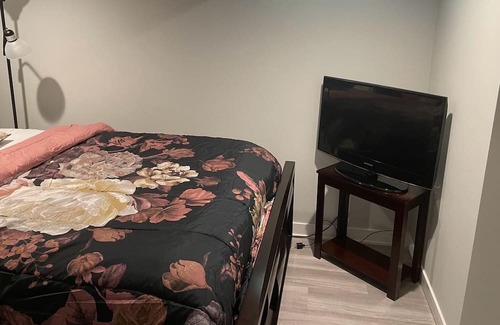 West Pullman House | Pet-Friendly 1-Bedroom Retreat in Vibrant Chicago