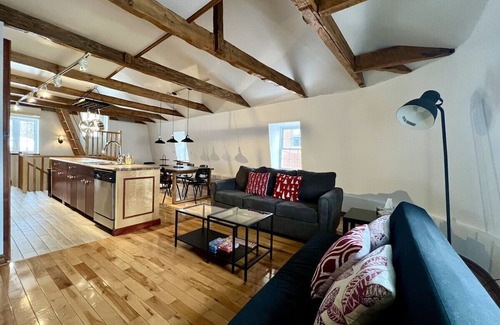 Saint-Jean-Baptiste Apartment | Cozy Condo Retreat with Mezzanine and Inviting Terrace