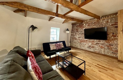 Saint-Jean-Baptiste Apartment | Cozy Condo Retreat with Mezzanine and Inviting Terrace