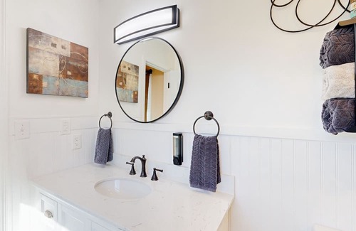 Converse House | Renovated Upcountry Home with Sun Room & Dog-Friendly Perks