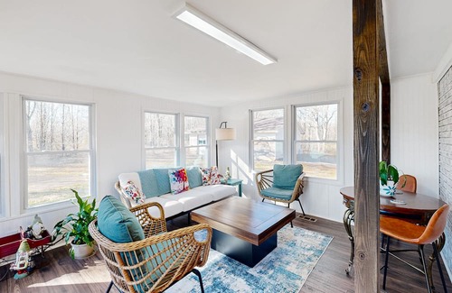 Converse House | Renovated Upcountry Home with Sun Room & Dog-Friendly Perks