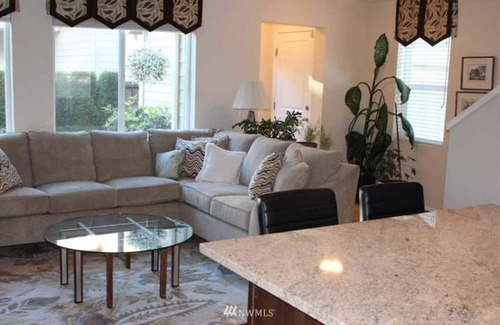 Mill Creek House | Modern 4-Bedroom House in Mill Creek with WiFi & AC