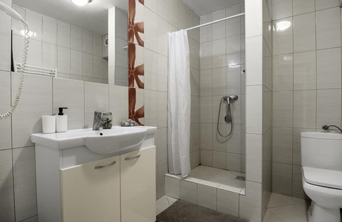 Voluntari Hotel | Budget-Friendly Hotel William with Child-Friendly Amenities