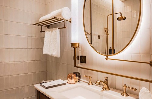 Almeida Ribeiro Street Hotel | Family-Friendly Retreat at Hotel Central Awaits You
