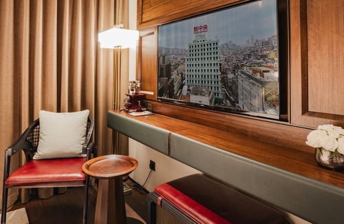 Almeida Ribeiro Street Hotel | Family-Friendly Retreat at Hotel Central Awaits You