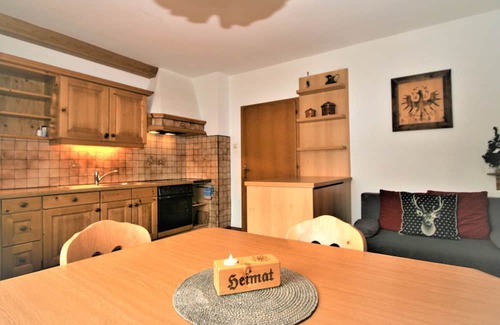 Schlitters Apartment | Discover Baumannerhof: Lake View & Spa Retreat Awaits
