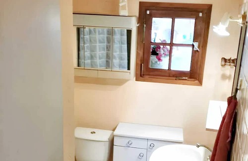 Mesnay Apartment | Homerez - Beautiful apartement for 5 ppl. with balcony at Mesnay