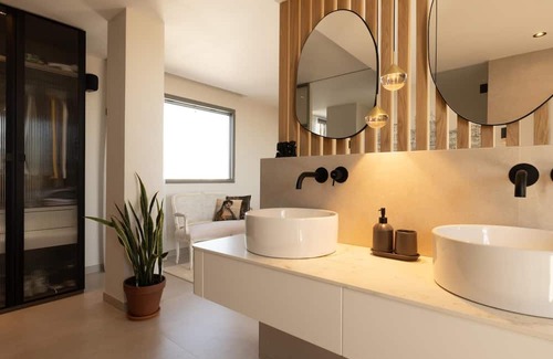 Bons Aires Apartment | Modern Penthouse Escape in Palma with Spa & Breakfast