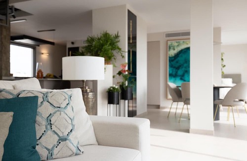 Bons Aires Apartment | Modern Penthouse Escape in Palma with Spa & Breakfast