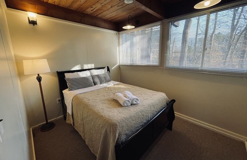 Clemmons Cottage | Discover Cozy Cottages in Tanglewood Park's Serene Woods
