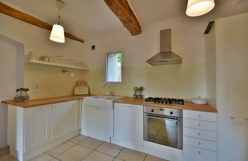 Loriol-du-Comtat Condo | Experience Le Mas Eydoux: A Unique Family-Friendly Retreat