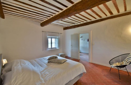 Loriol-du-Comtat Condo | Experience Le Mas Eydoux: A Unique Family-Friendly Retreat
