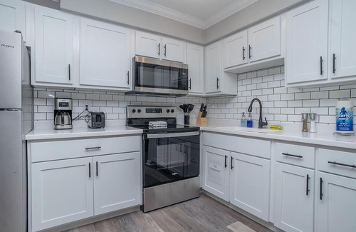 Bayview Apartment | Inviting Hillside Cove - Oceanfront Anchor Suite Awaits