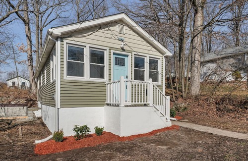 Hopatcong Cottage | Family-Friendly Getaway by New Jersey's Largest Lake