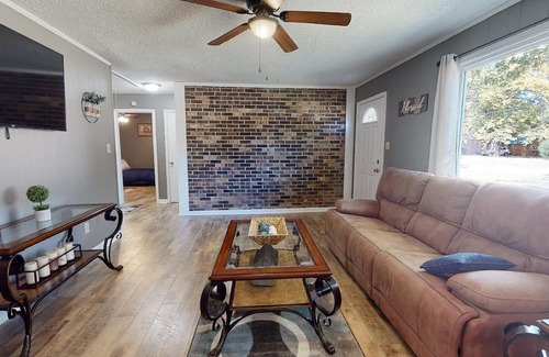 Columbia House | Inviting Retreat in Columbia, 5 Miles from Downtown
