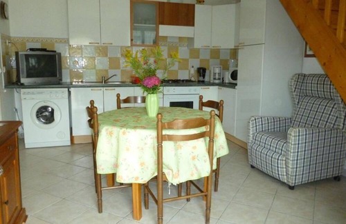 Garlan House | Cozy Cottage 'Gite Les Epis' with Terrace & Wi-Fi Access