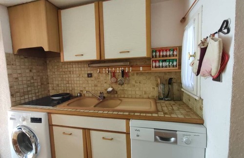 Foulquines Apartment | Comfortable Family Apartment with Pool and Ocean Views