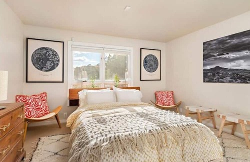 Nambe Pueblo House | Tesuque Adobe: Scenic Mountain & Valley Views with Hot Tub