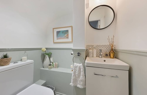 Earlsfield House | Family House with Expansive Garden for Your Next Getaway