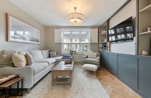 Earlsfield House | Family House with Expansive Garden for Your Next Getaway